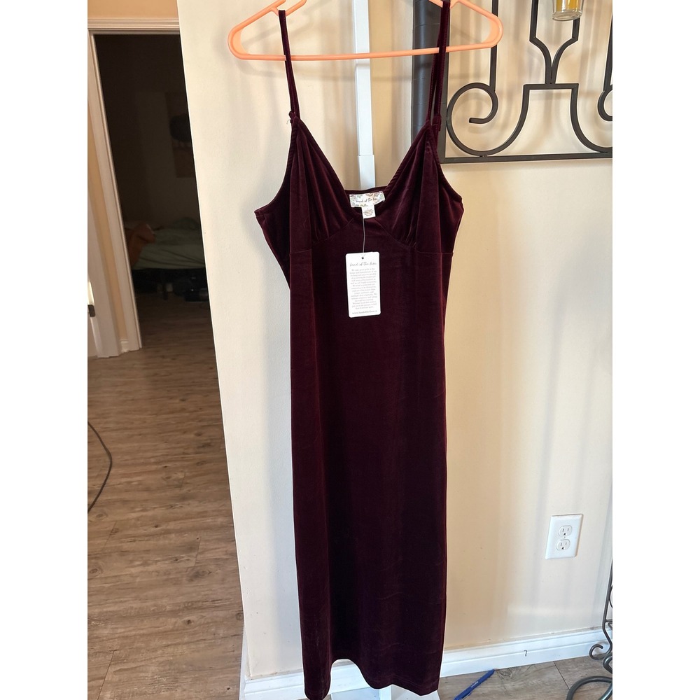 Band of the Free Women Burgundy Velvet Midi Dress V-Neck Pleated Bust Size L